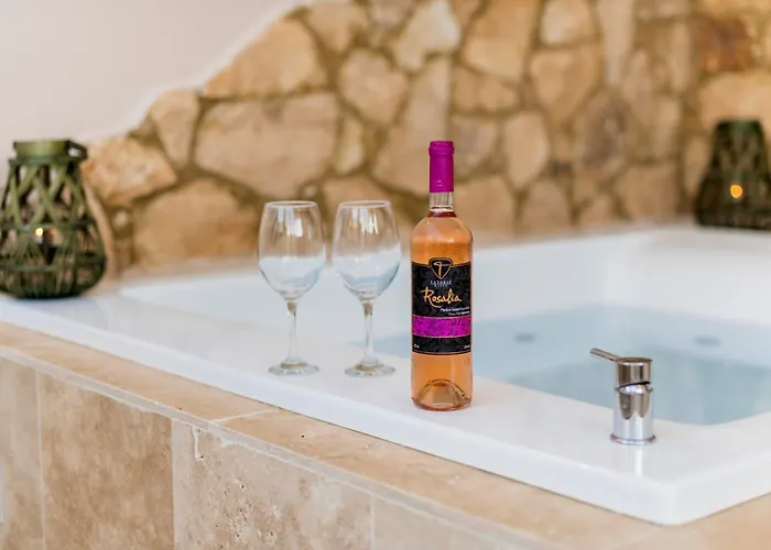 Almi Traditional House بيت للعطل