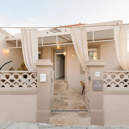 בית נופש Almi Traditional House