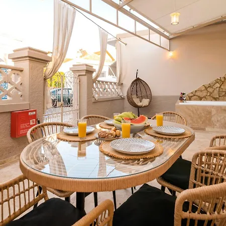 בית נופש Almi Traditional House